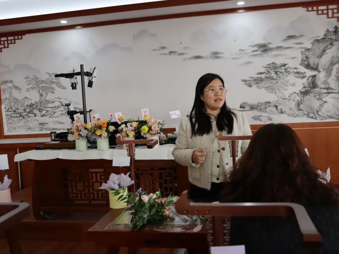“三八”花漾展风姿，梳暖福利共此时——教育学院共庆“3·8”女神节