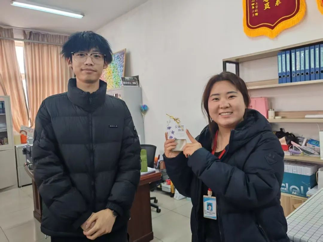 “三八”花漾展风姿，梳暖福利共此时——教育学院共庆“3·8”女神节