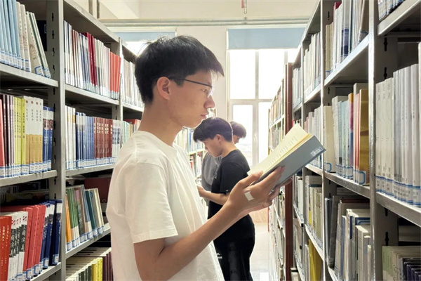 【书香启智，经韵润心】春光美如斯，读书正当时——世界读书日阅读活动