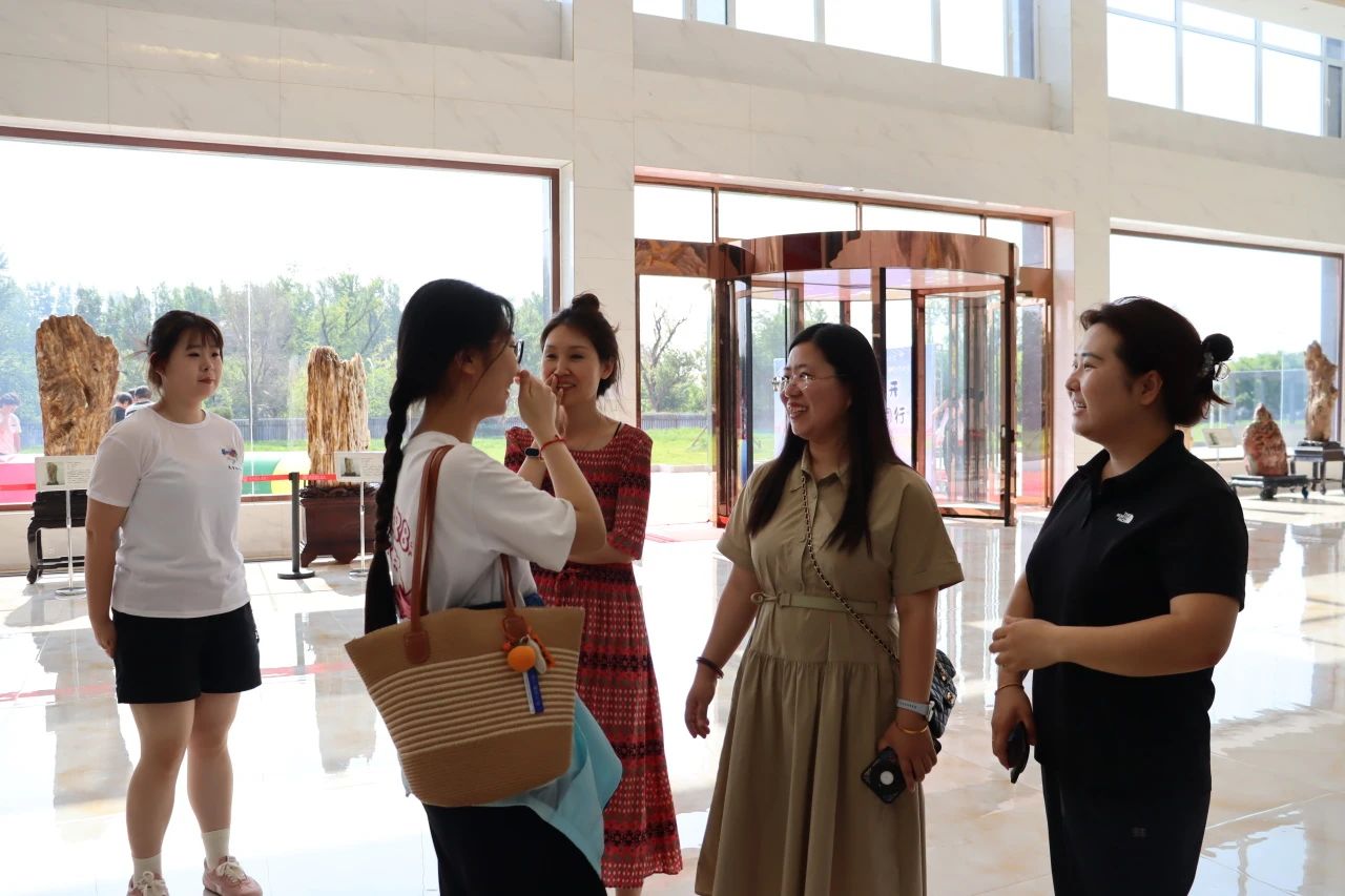 保定理工学院‖教育学院‖遇见未来，共育花开—2025届教育学院家长接待日圆满完成