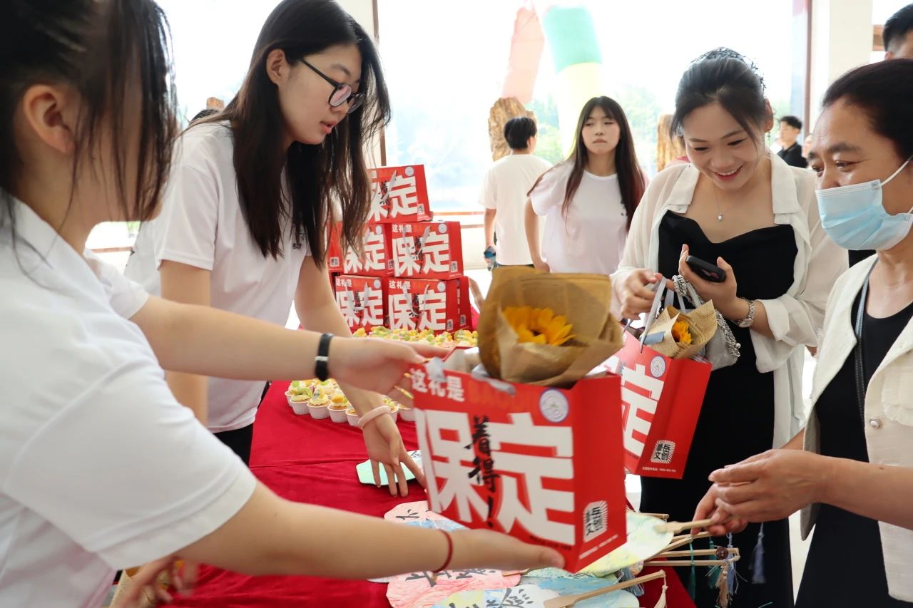 保定理工学院‖教育学院‖遇见未来，共育花开—2025届教育学院家长接待日圆满完成