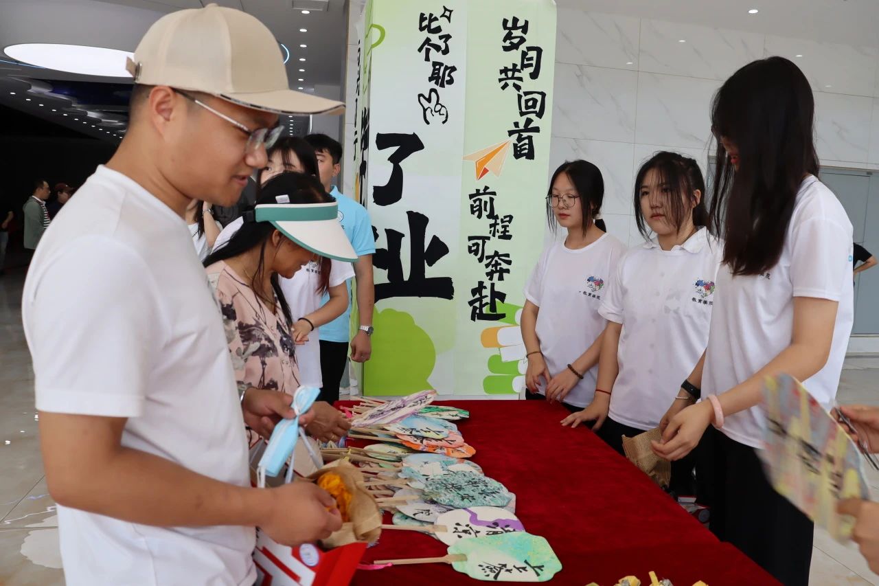 保定理工学院‖教育学院‖遇见未来，共育花开—2025届教育学院家长接待日圆满完成