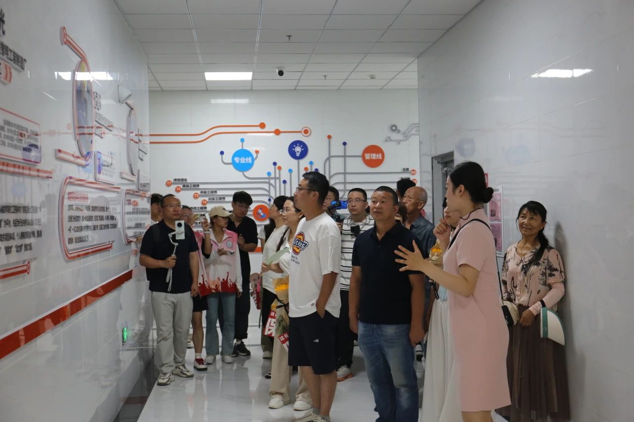 保定理工学院‖教育学院‖遇见未来，共育花开—2025届教育学院家长接待日圆满完成