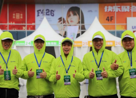 “热血青春助跑未来”——保定理工学院艺术学院志愿者为长城汽车智慧工厂半马蓄势添彩