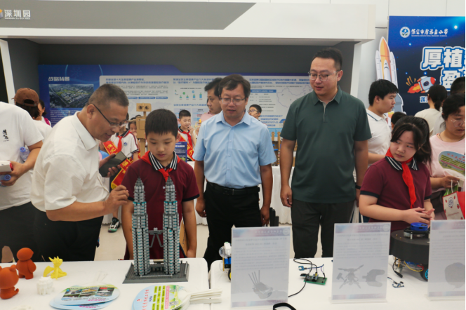保定理工学院受邀亮相莲池区科技节：硬核科技展品引领青少年探索未来