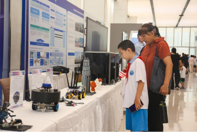 保定理工学院受邀亮相莲池区科技节：硬核科技展品引领青少年探索未来