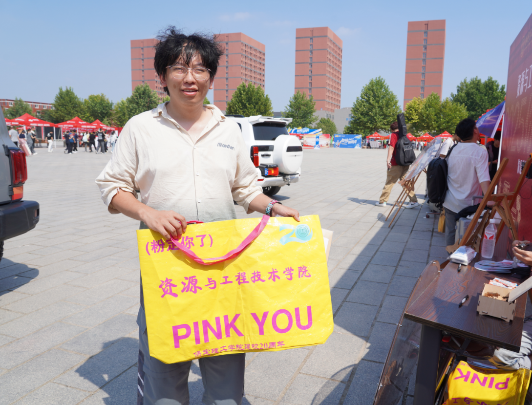 刮卡抽好礼 暖心伴新生