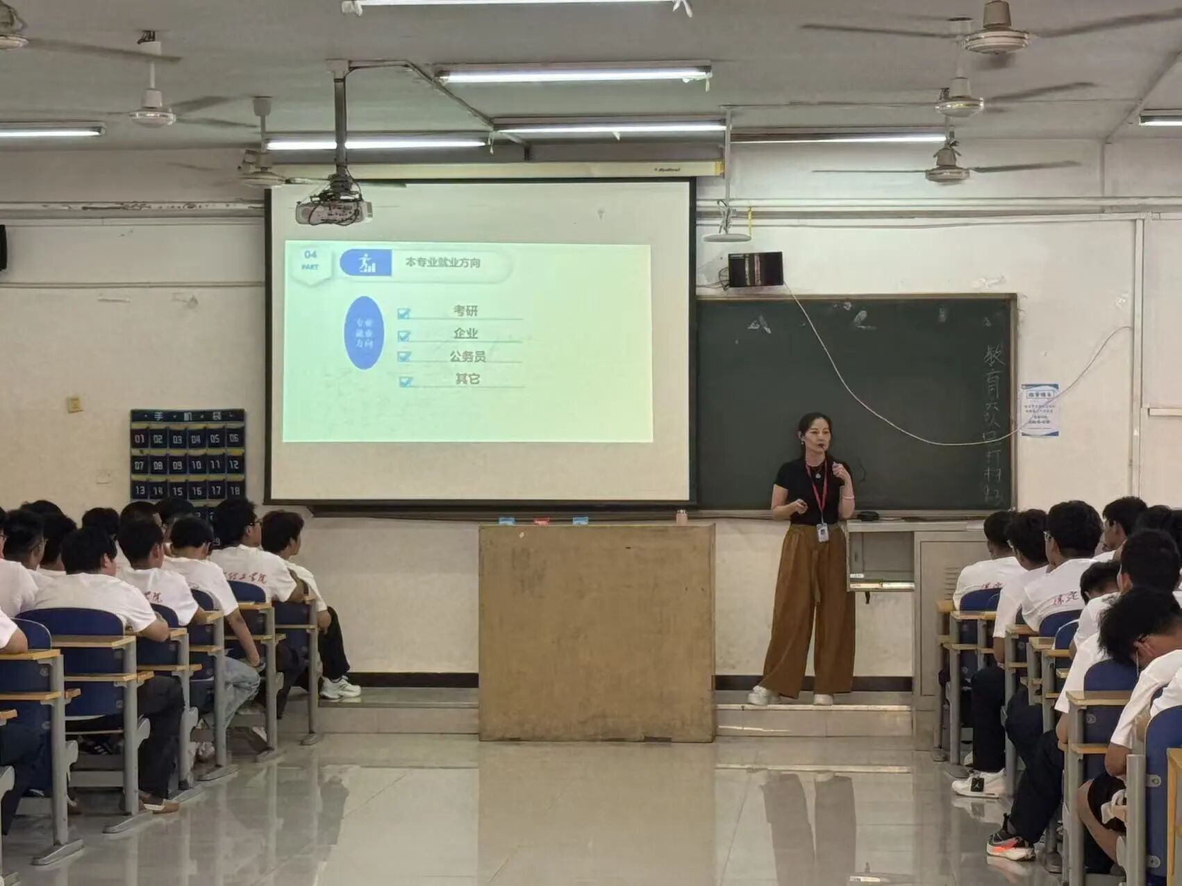 专业详解明方向 师生共话助成长