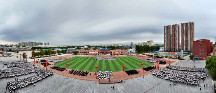 青春逐梦 强国有我——保定理工学院2025级新生开学典礼暨军训结营式盛大举行