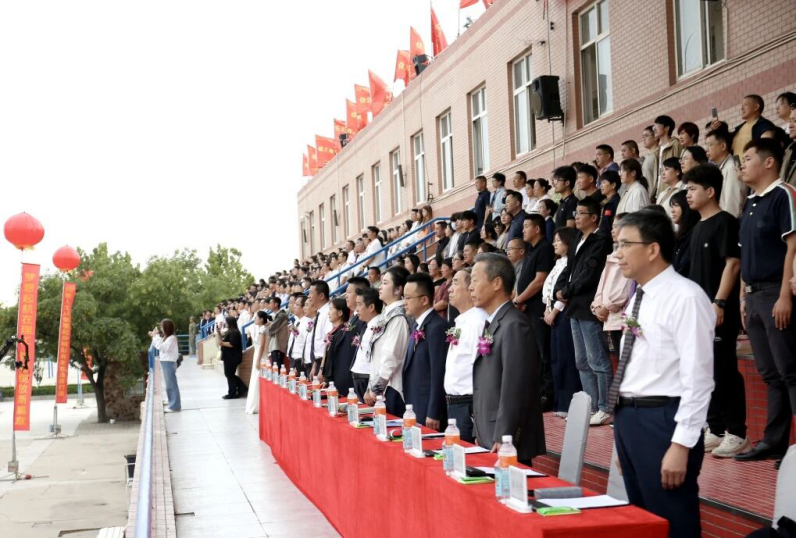 青春逐梦 强国有我——保定理工学院2025级新生开学典礼暨军训结营式盛大举行