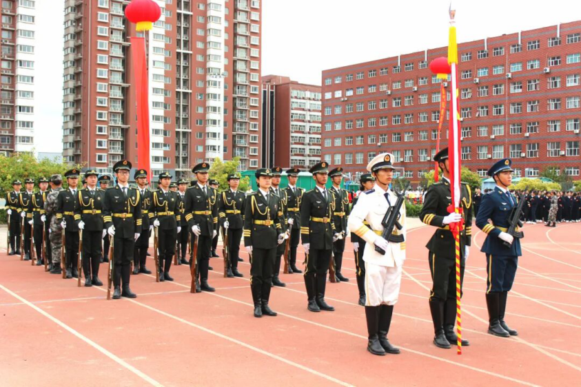 青春逐梦 强国有我——保定理工学院2025级新生开学典礼暨军训结营式盛大举行