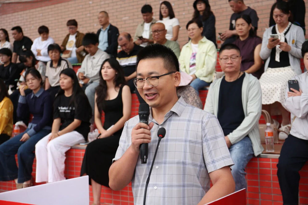 青春逐梦 强国有我——保定理工学院2025级新生开学典礼暨军训结营式盛大举行