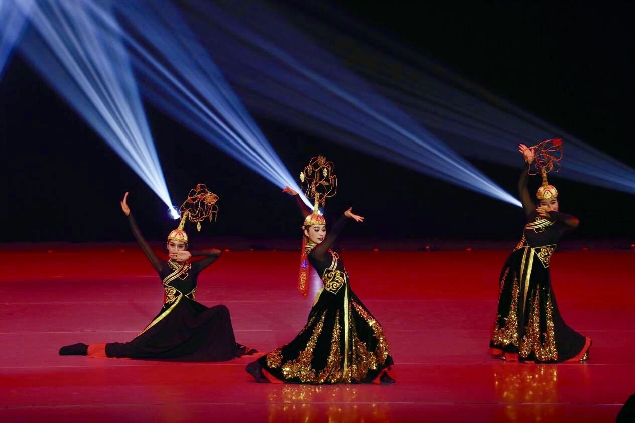 喜报！ 保定理工学院在“民族团结杯”舞蹈大赛斩获多奖