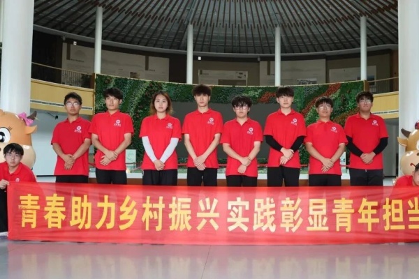 保定理工学院经济学院“薪火逐光”实践团赴神农现代农业示范园开展“三下乡”社会实践活动