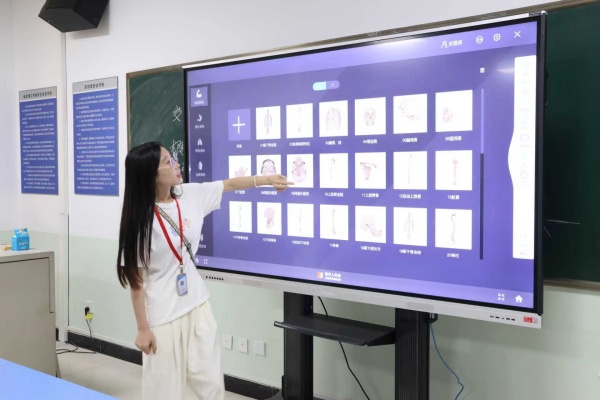 康复治疗学与助产学新生的实验室专业启蒙课