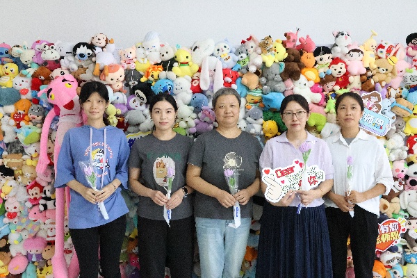 浓情谢师恩，定格教育情——保定理工学院经济学院教师节主题拍照活动温情启办