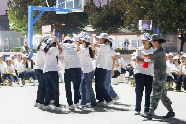 军歌飞扬展风貌，青春聚力筑初心——保定理工学院经济学院军训拉歌活动圆满举行