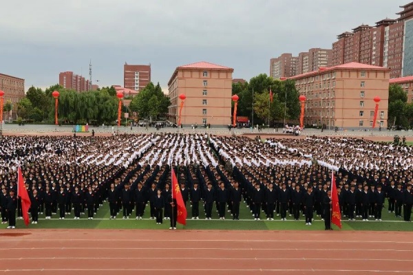 军训淬炼成长，大学逐梦启航——保定理工学院2025级新生军训结营式暨开学典礼圆满结束