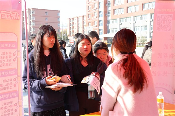 秋季双选会现场直击——今天，你投了吗？