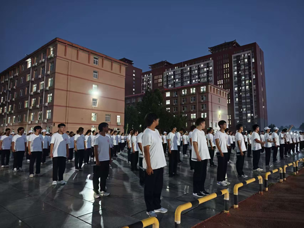 军训实记|保定理工学院|管理学院|以操正姿,以刃励志