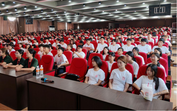 入学教育|保定理工学院|管理学院|以校友经验为帆，助学子锚定成长航向