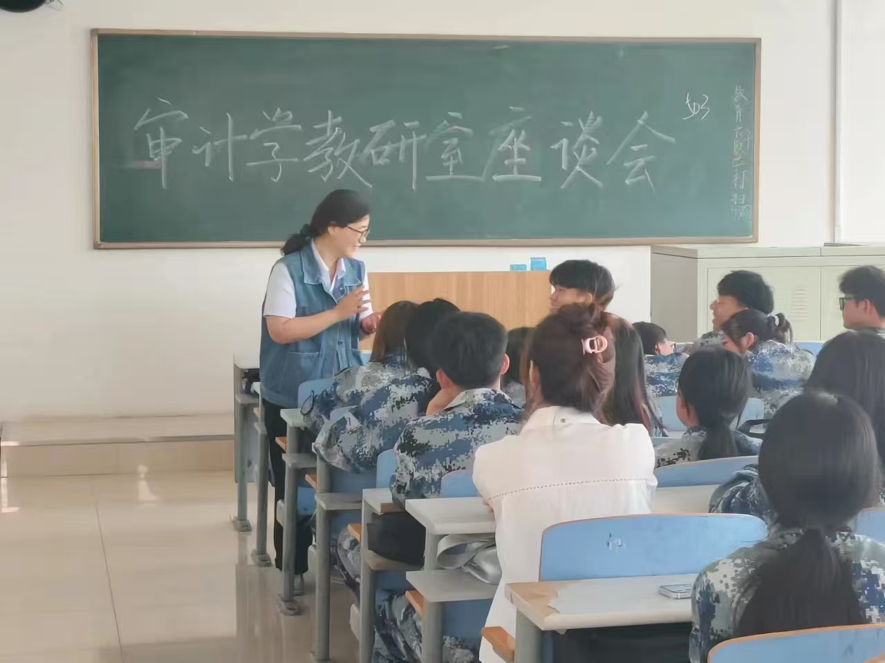 我院顺利召开审计学专业期中教学质量检查座谈会