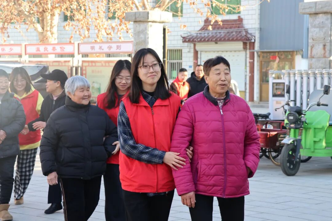 【情暖冬至，邻里共飨】保定理工学院经济学院志愿者走进东小庄村开展“冬至送暖，志愿同行”主题冬至饺子宴活动