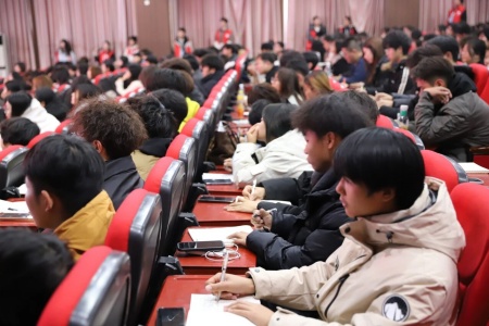 “艺心跟团走，青春建新功”——保定理工学院艺术学院入团培训凝聚青年力量