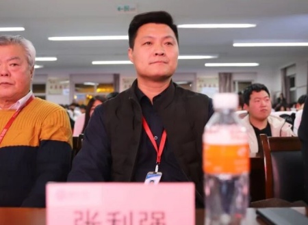 “表彰先进树榜样，青春奋进谱新篇”——保定理工学院艺术学院2025年学生表彰大会圆满举行