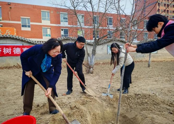 植此青绿  共赴春日——教育学院植树节系列活动