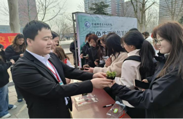 植绿护绿筑希望 同心共美校园春