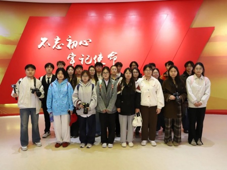 传承红色基因 砥砺初心使命——保定理工学院艺术学院广播电视编导专业师生赴西柏坡开展研学实践活动