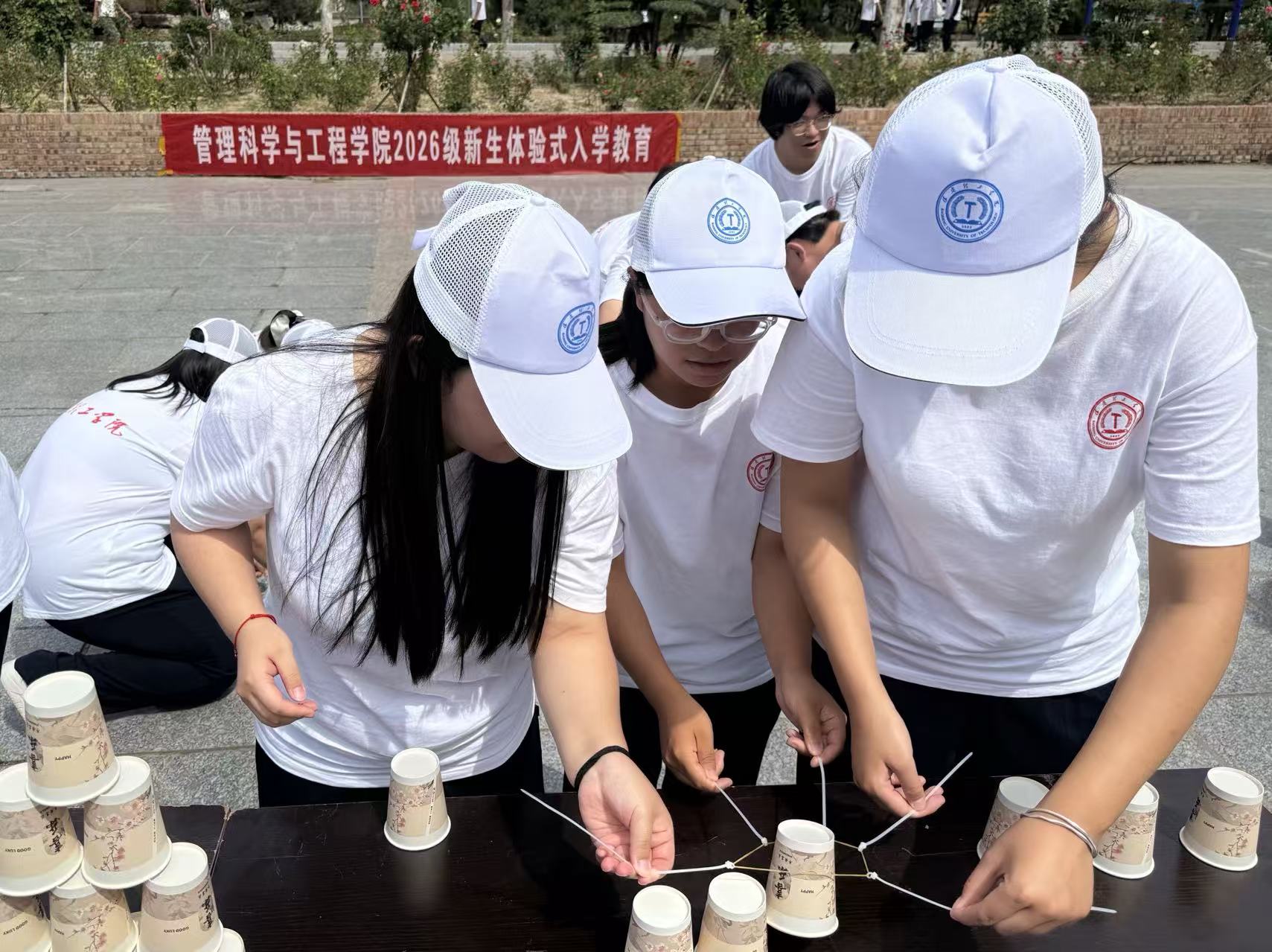 躬行体验悟管理 以协作启新程丨管理科学与工程学院开展2026级新生体验式入学教育