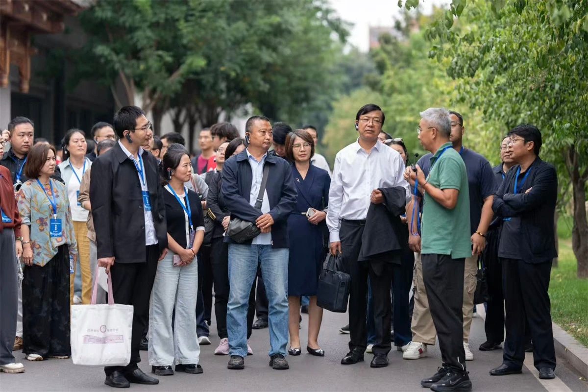保定理工学院科研团队赴太原参加第一届民办高校AI赋能科研学术会议并参观学习