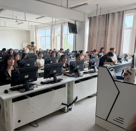 走进实训阵地 感知专业魅力