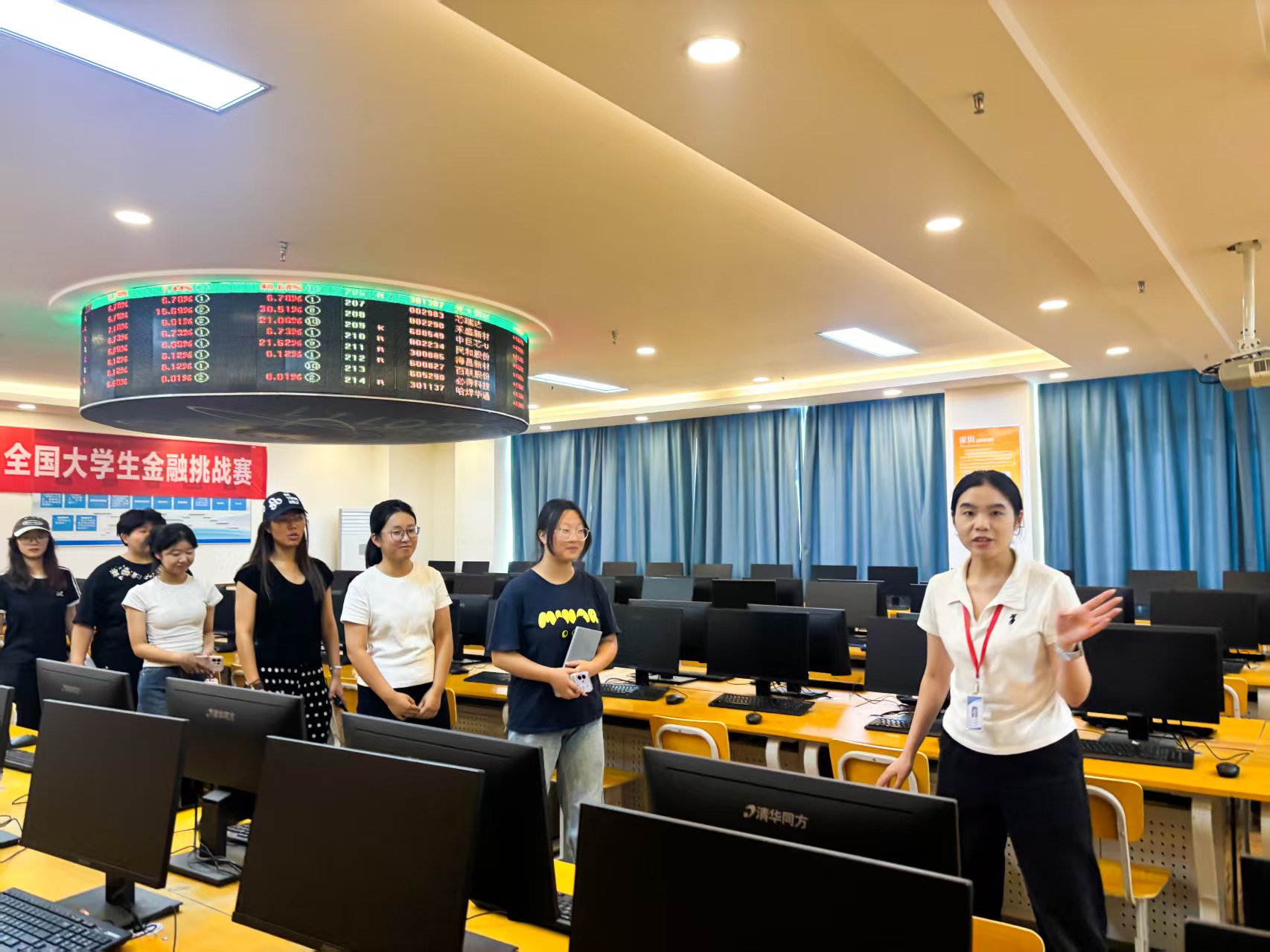 【财境研学，新生探知】经济学院面向2026级新生开展实验室研学开放活动