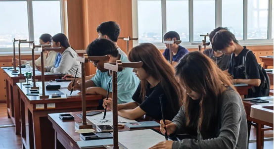 沉浸式探访实训阵地 感悟实践育人力量 ——我院组织学生开展实验室参观活动