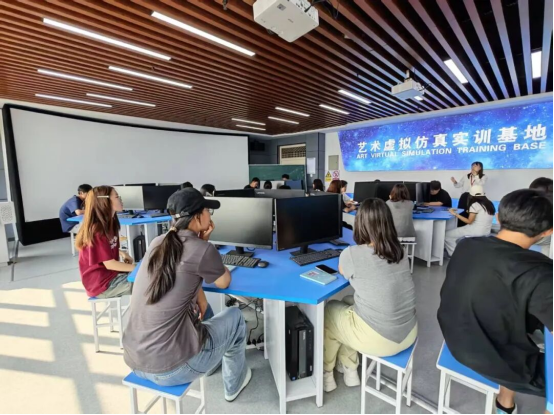 沉浸式探访实训阵地 感悟实践育人力量 ——我院组织学生开展实验室参观活动